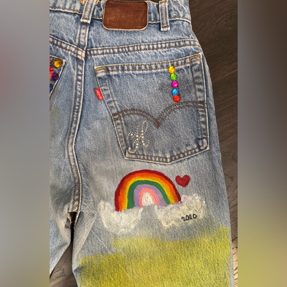 Levi's Women's Straight Leg Jeans with Artistic Patterns - Picture 5 of 11